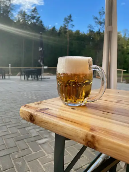 Točené pivo v kiosku U Hrocha