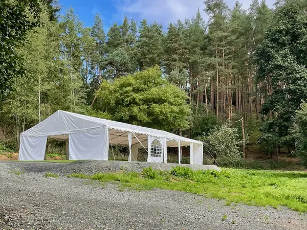 Tábořiště za potokem v kempu U Hrocha